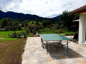 Afbeelding uit fotogalerij van Oberland-Ferienwohnung inkl Königscard bis zu 150 Attraktionen inkl in Unterammergau