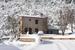 Menalia Villas & Suites ΚΤΗΜΑ ΚΟΥΜΠΟΥΡΗ during the winter