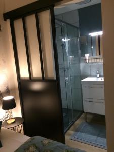 Ένα μπάνιο στο Petit Loft idéal, Tourisme et Affaires en Vallée du Lot