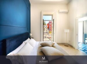 A bed or beds in a room at MONART HOSPITALITY Cavour