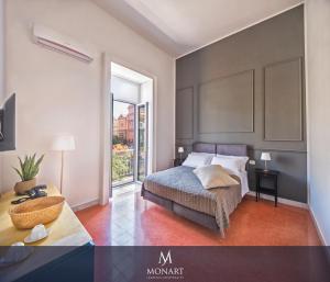 A bed or beds in a room at MONART HOSPITALITY Cavour