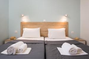 Posteľ alebo postele v izbe v ubytovaní Paralia studios