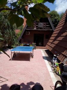 Bazén v ubytování Viola i Detelina Apartments nebo v jeho okolí