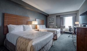 Postel nebo postele na pokoji v ubytování Monte Carlo Inn Markham