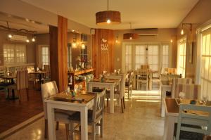 a restaurant with tables and chairs in a room at Posada de las Aguilas Hotel Boutique in Ezeiza