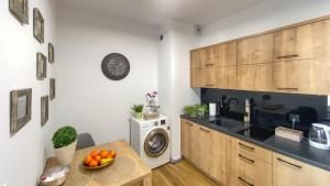 Kuchyň nebo kuchyňský kout v ubytování Apartament Naturalny-Lake Apartments, osiedle Calamo Park-Olsztyn + 22 fotografií