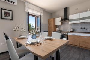 Kuchyň nebo kuchyňský kout v ubytování Apartments Prince