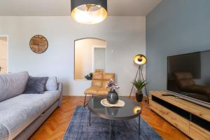 TV a/nebo společenská místnost v ubytování Apartments Prince