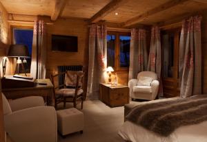 Postel nebo postele na pokoji v ubytování Chalet-Hôtel & Spa Les Cimes