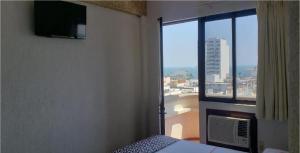 TV a/nebo společenská místnost v ubytování Hotel Candilejas Playa + 36 fotografií