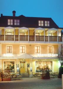 a large building with a lit up facade at Gasthof Hotel Reif in Königstein in der Oberpfalz