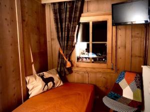 A bed or beds in a room at Chalet Sappada