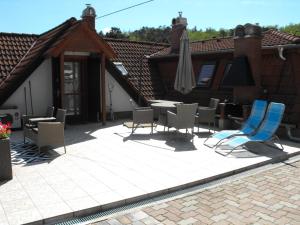 Patio alebo iná vonkajšia časť ubytovania Ezüsthíd Apartman