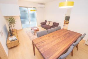 Uma área de estar em Ecru Haruyoshi Logement