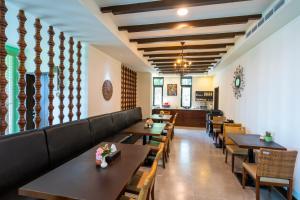 Restoran atau tempat lain untuk makan di Azure Villa