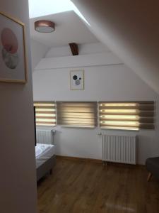Posteľ alebo postele v izbe v ubytovaní Apartamenty, Boutique Rooms Villa 82, MIEJSCE PRKINGOWE