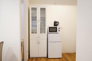 浜松市にあるCulinary Bed&Art2 403の白い冷蔵庫(電子レンジ付)