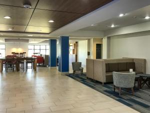 Posezení v ubytování Holiday Inn Express & Suites Lubbock West by IHG