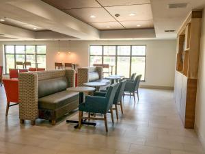 Posezení v ubytování Holiday Inn Express & Suites Lubbock West by IHG