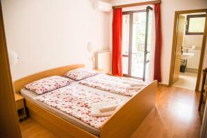 Posteľ alebo postele v izbe v ubytovaní Lovely House LINDI in Poreč