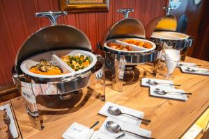 Makanan di atau berdekatan hotel +75 gambar