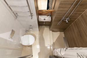 Kúpeľňa v ubytovaní LEOGRAND Three Bedrooms VIP Apartments on Kniazia Romana 12