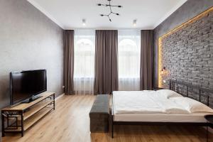 Posteľ alebo postele v izbe v ubytovaní LEOGRAND Three Bedrooms VIP Apartments on Kniazia Romana 12