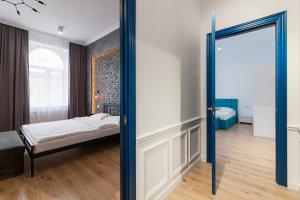 Posteľ alebo postele v izbe v ubytovaní LEOGRAND Three Bedrooms VIP Apartments on Kniazia Romana 12