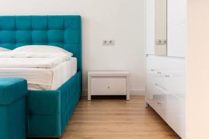 Posteľ alebo postele v izbe v ubytovaní LEOGRAND Three Bedrooms VIP Apartments on Kniazia Romana 12