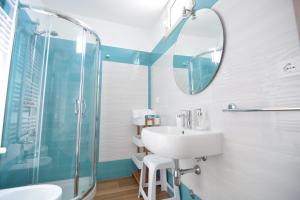 A bathroom at Lu Trisciulu