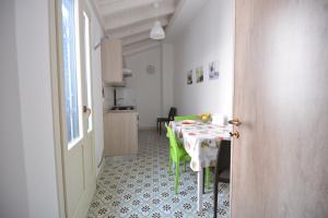 A kitchen or kitchenette at Lu Trisciulu