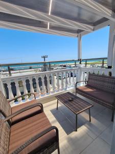 Μπαλκόνι ή βεράντα στο Apartments Nera Paralia-Apartment with sea view