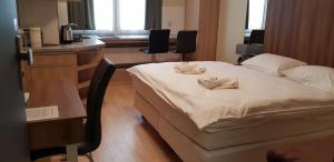 Posteľ alebo postele v izbe v ubytovaní Metropolis Apartamenty Centrum