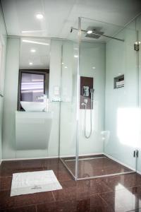 Koupelna v ubytování Hotel Royal