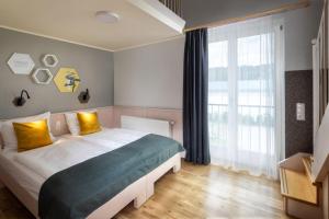 Postel nebo postele na pokoji v ubytování JUFA Familienresort Kempten im Allgäu