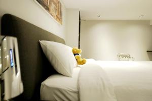 Кровать или кровати в номере S33 Compact Sukhumvit Hotel