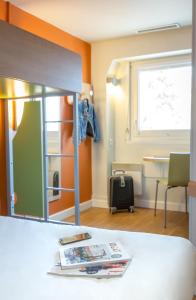 Postel nebo postele na pokoji v ubytování ibis budget Vienne Sud