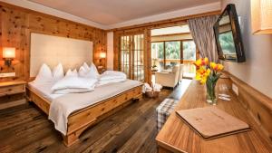 Postel nebo postele na pokoji v ubytování Hotel Sulfner + 28 fotografií