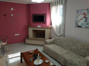 a living room with a couch and a table at Ήσυχο σπίτι στη Ναύπακτο in Nafpaktos
