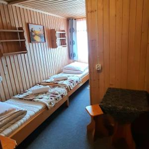 Un pat sau paturi într-o cameră la U Białasów