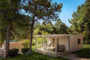 Zahrada ubytování Maistra Camping Koversada Uncovered Naturist Mobile homes