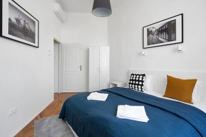 Postel nebo postele na pokoji v ubytování BpR COSMOS Design Suite with A/C