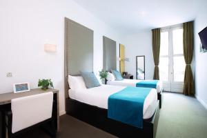 A bed or beds in a room at Amra Barcelona Caspe Még 37 kép