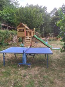 Stolní tenis v ubytování Le Mas Sylva nebo okolí