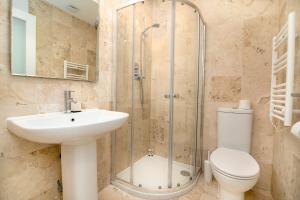 a bathroom with a sink and a toilet and a shower at Modern 1 Bed Flat for up to 2 people in Holborn, London with free wifi in London