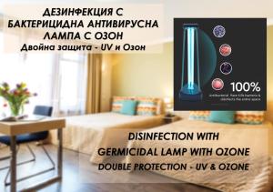 ein Plakat für ein Zimmer mit einem Bett und einem Mixer in der Unterkunft Geneva Hotel in Sofia