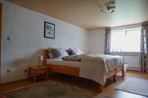 Postel nebo postele na pokoji v ubytování Ferienwohnung Köck + 37 fotografií