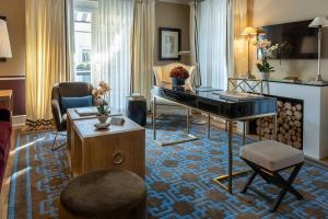 Uma área de estar em House of Hütter- Heidelberg Suites Boutique