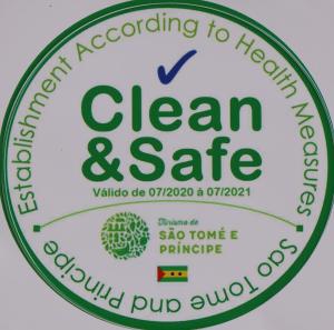 ein Etikett für ein sauberes und sicheres Produkt in der Unterkunft Sweet Guest House in São Tomé