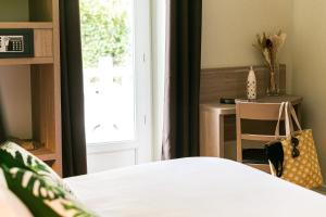 Postel nebo postele na pokoji v ubytování Hôtel du Pont